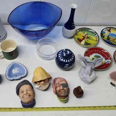 FTH153 - Assorted Decorative Collectibles