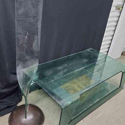 FTH308 - Greenglass Coffee Table And Scuplture