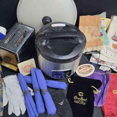 FTH076 - Rice Cooker, Toaster And More
