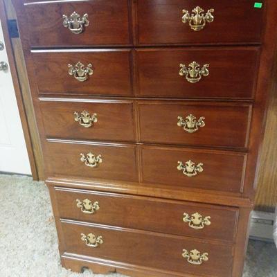 Thomasville chest with 6 drawers
Asking $95.00. Measures  54 inches tall. 18 inches deep and 38 inches wide