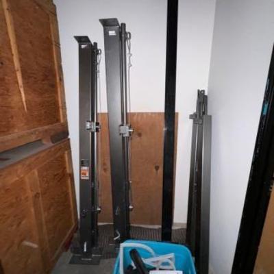 #2233 â€¢ Pittsburg 1 Ton Telescoping Gantry Crane
