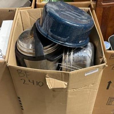 #2410 â€¢ Box of Pots, Tupperware, Slow Cooker, Strainer & Lamp
