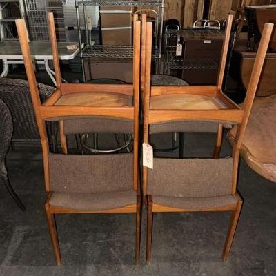 #2376 â€¢ 4 Chairs
