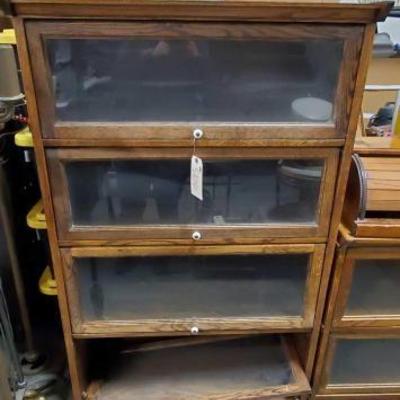 #5106 â€¢ Display Cabinet
