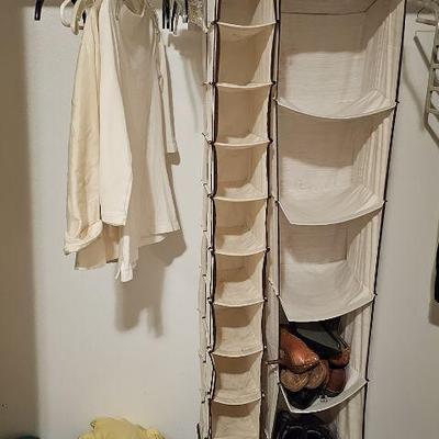 Hanging closet organizer