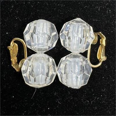 Lot 016-B   0 Bid(s)
Richelieu Signed Vintage Acryllic Crystal Clip On Earrings