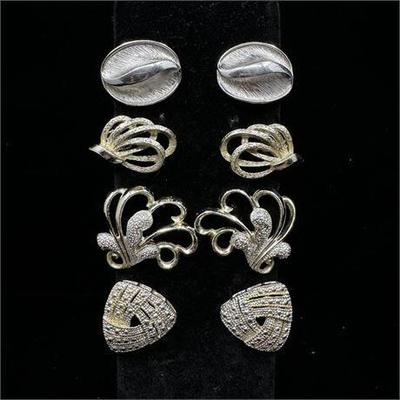 Lot 049   1 Bid(s)
Vintage Trifari, Coro, Sarah Coventry and Unmarked Clip On Earrings Set of 4