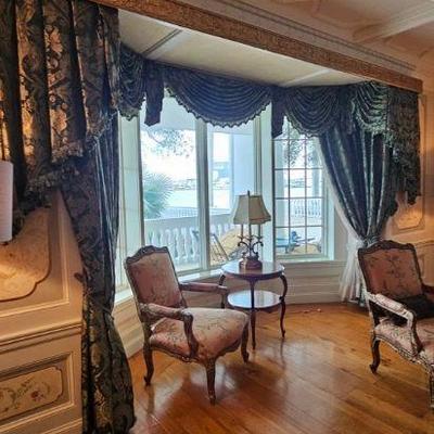 https://auctions4america.proxibid.com/Auctions-4-America/The-Famous-White-House-Demolition-Sale-Auction/event-catalog/253989