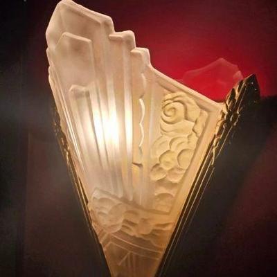 https://auctions4america.proxibid.com/Auctions-4-America/The-Famous-White-House-Demolition-Sale-Auction/event-catalog/253989