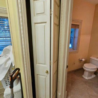 https://auctions4america.proxibid.com/Auctions-4-America/The-Famous-White-House-Demolition-Sale-Auction/event-catalog/253989
