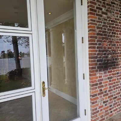 https://auctions4america.proxibid.com/Auctions-4-America/The-Famous-White-House-Demolition-Sale-Auction/event-catalog/253989