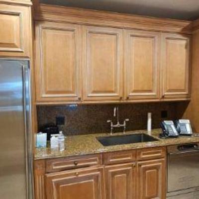 https://auctions4america.proxibid.com/Auctions-4-America/The-Famous-White-House-Demolition-Sale-Auction/event-catalog/253989