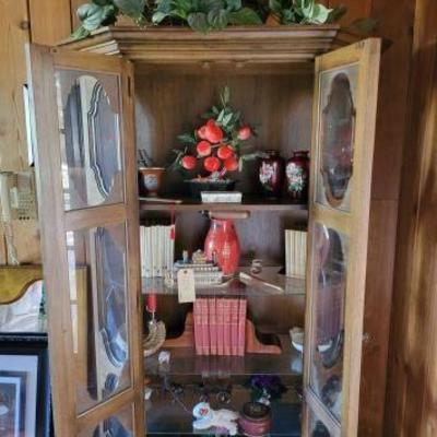#1204 â€¢ Book Collection, Vases and Decor
