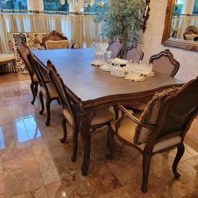 #1500 â€¢ Dinning Room Table & (8) Chairs
