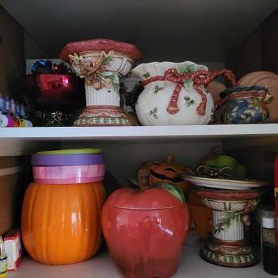 #1610 â€¢ Kitchen Bowls and Cookie Jars
