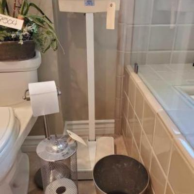 #2402 â€¢ Toilet Paper Holder, Toilet Paper Rack, Trash Can, Scale
