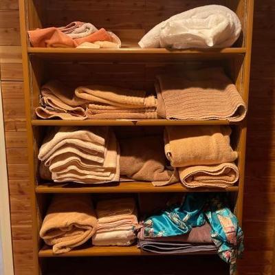 #2364 â€¢ Towels, Hand Towels and Robe
