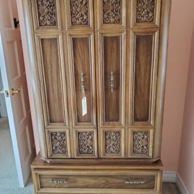 #2500 â€¢ Clothing Armoire
