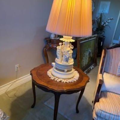 #1110 â€¢ Karges End Table with Lamp
