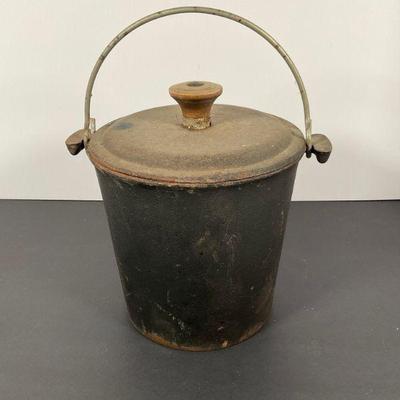 Antique Elder Caat Iron Pot