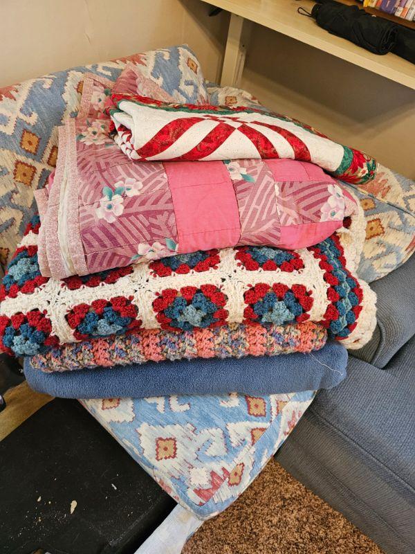 The Rusty Trunk LLC opens to " Mom's Quilting and World Treasures
