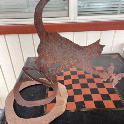 Metal
Yard art cat 