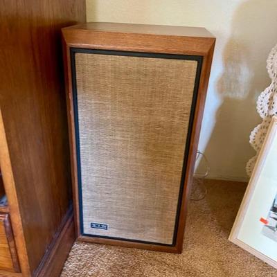 vintage speaker set
KLH Model 5 Walnut