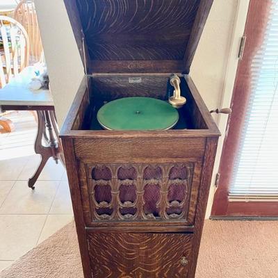 Edison Victrola in working condition