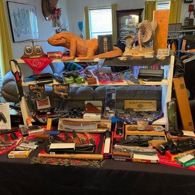 Awesome selection of folding and fixed blade knives. Gerber Boker Shrade Buck Case and more. 