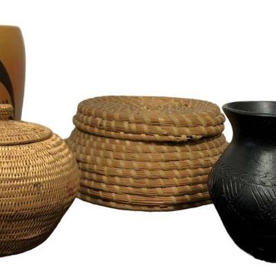 Collection Native American Vases, Baskets 