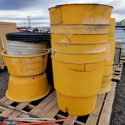 #80301 â€¢ Pallet of Yellow Barrels with Lids
