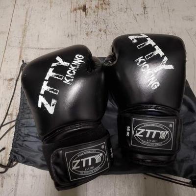 #7148 â€¢ Boxing Gloves

