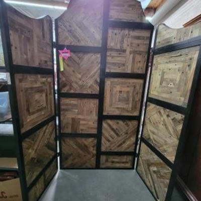 #2604 â€¢ Reclaimed Wood With Metal Privacy Screen
