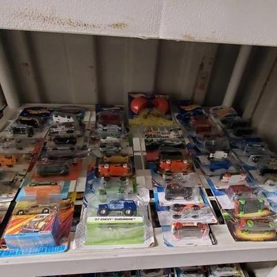 #7166 â€¢ 51 Collectable HotWheels
