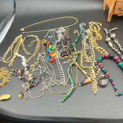 Large Costume Jewelry Necklace Lot 1