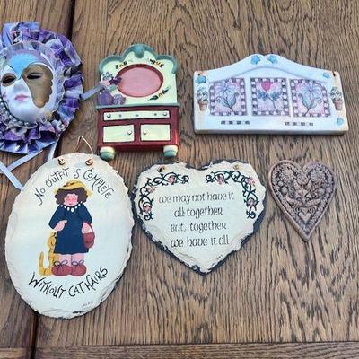 7 pc Lot of Wall collectibles 