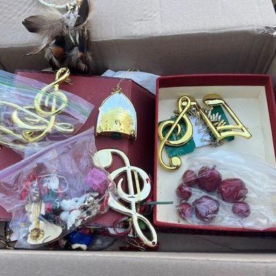 Miscellaneous Christmas Items Lot