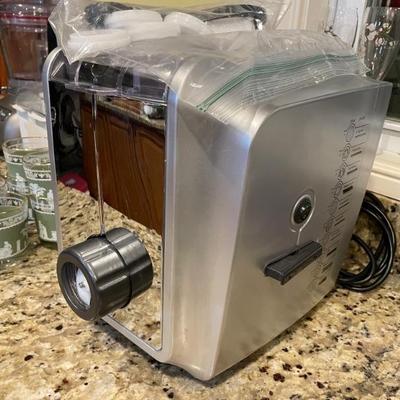 Vivante pasta maker