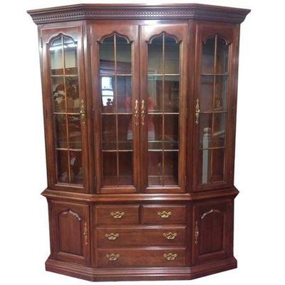 Lot 022-001  
Thomasville Furniture Solid Cherry China Cabinet