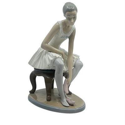Lot 134   7 Bid(s)
Vintage Lladro Rose Ballerina Figurine