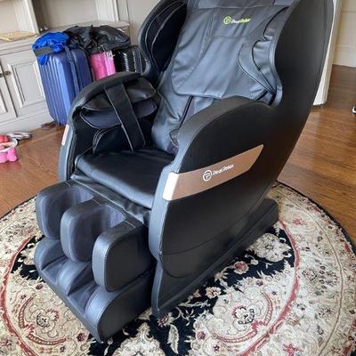 Real Relax Massage chair 27Wx37Dx42H Deluxe black massage chair.  Blue tooth enabled