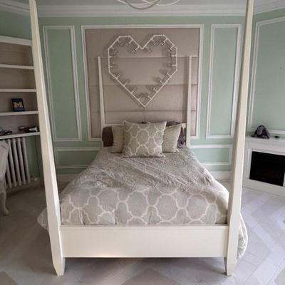 White Wood Full Poster Bed & Bedding, bedding, mattress & box  and heart wall light