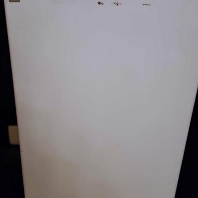 Bar / Dorm Refrigerator 