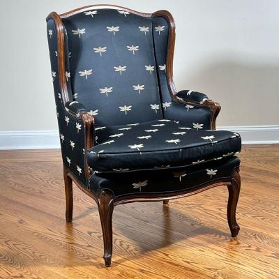 LOUIS XV-STYLE NAPOLEONIC BEE WINGCHAIR | Upholstery with gold bees on black ground. - l. 31 x w. 9 x h. 43 in

