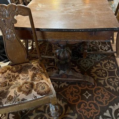 Dining Room Table and 4 Chairs 
