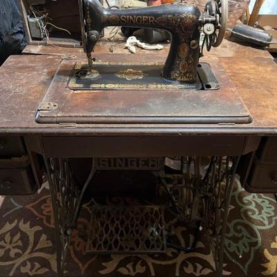 Singer Sewing Machine 