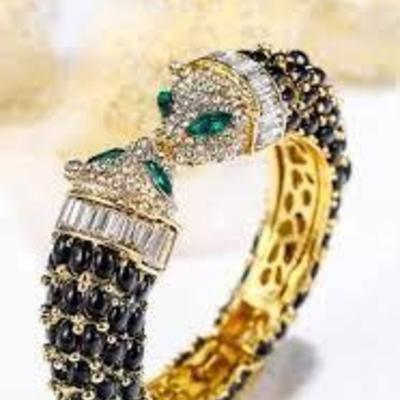 Crystal Adorable Kissing Leopard Hinge Bangle Bracelet