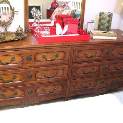 Solid Wood 6 Drawer Dresser / Mirror