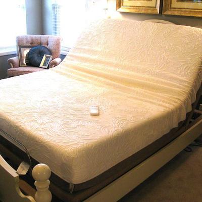 White Milk Wash Four Poster Queen with Sealy Posturepedic Adjustable Frame Mattress (Very Nice)