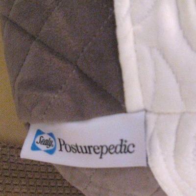 White Milk Wash Four Poster Queen with Sealy Posturepedic Adjustable Frame Mattress (Very Nice)